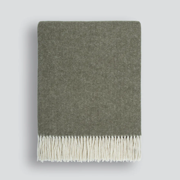 Luxurious 100% merino wool throw for living spaces