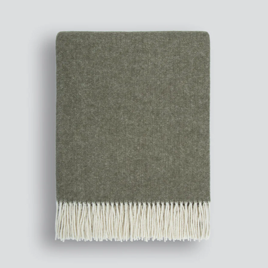 Luxurious 100% merino wool throw for living spaces