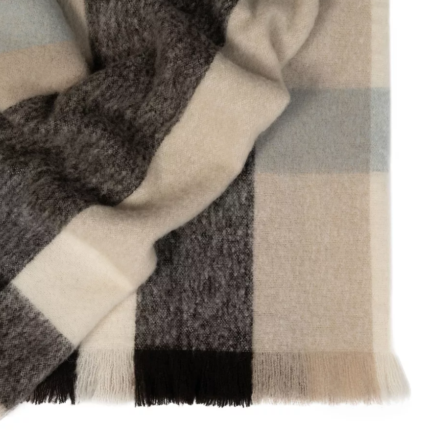 130cm x 200cm Kinloch throw blanket for sofas, chairs, or beds