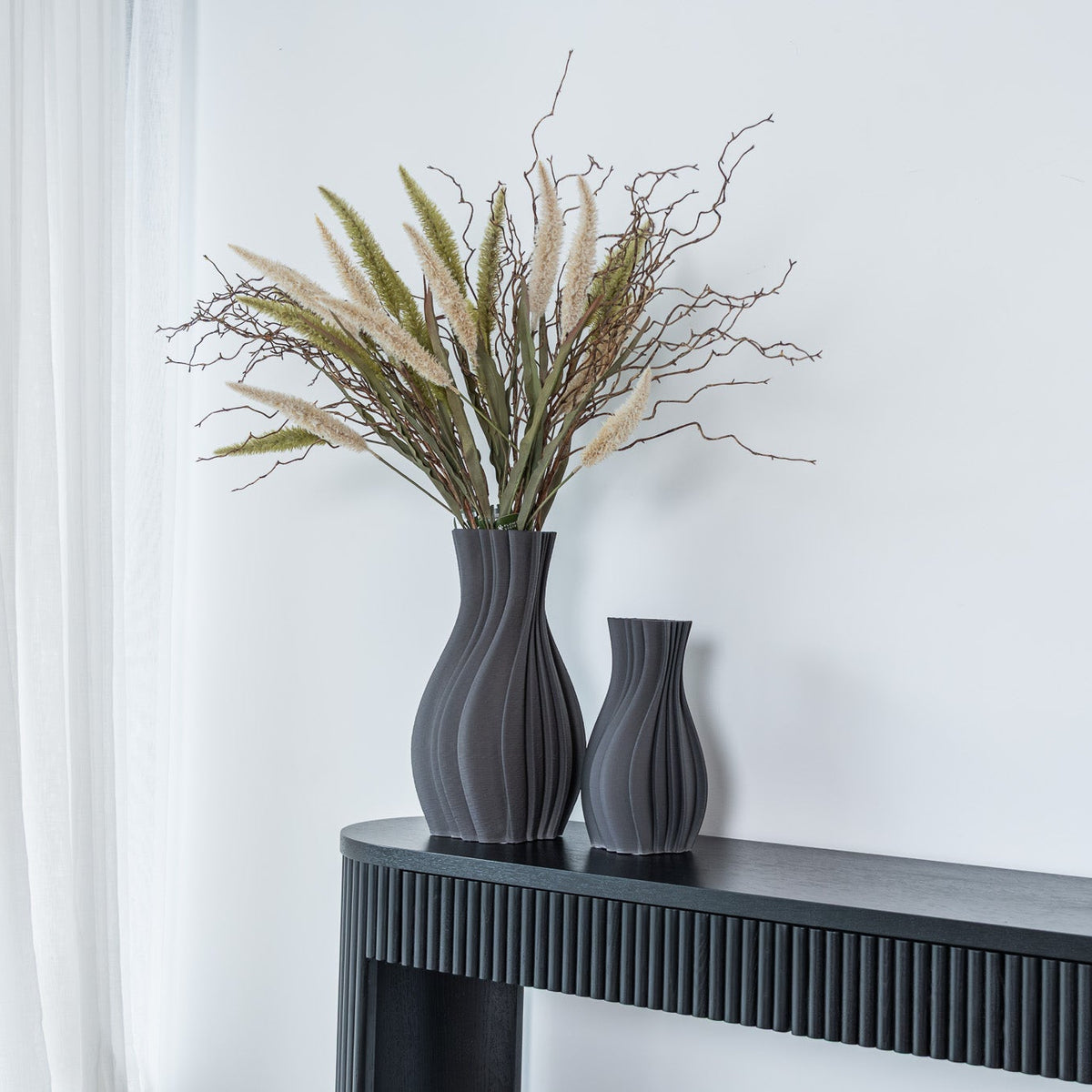 Discover the Louella Grey Large Vase – a 3D printed ceramic piece with a textured finish and watertight design, ideal for modern floral arrangements or decorative styling.