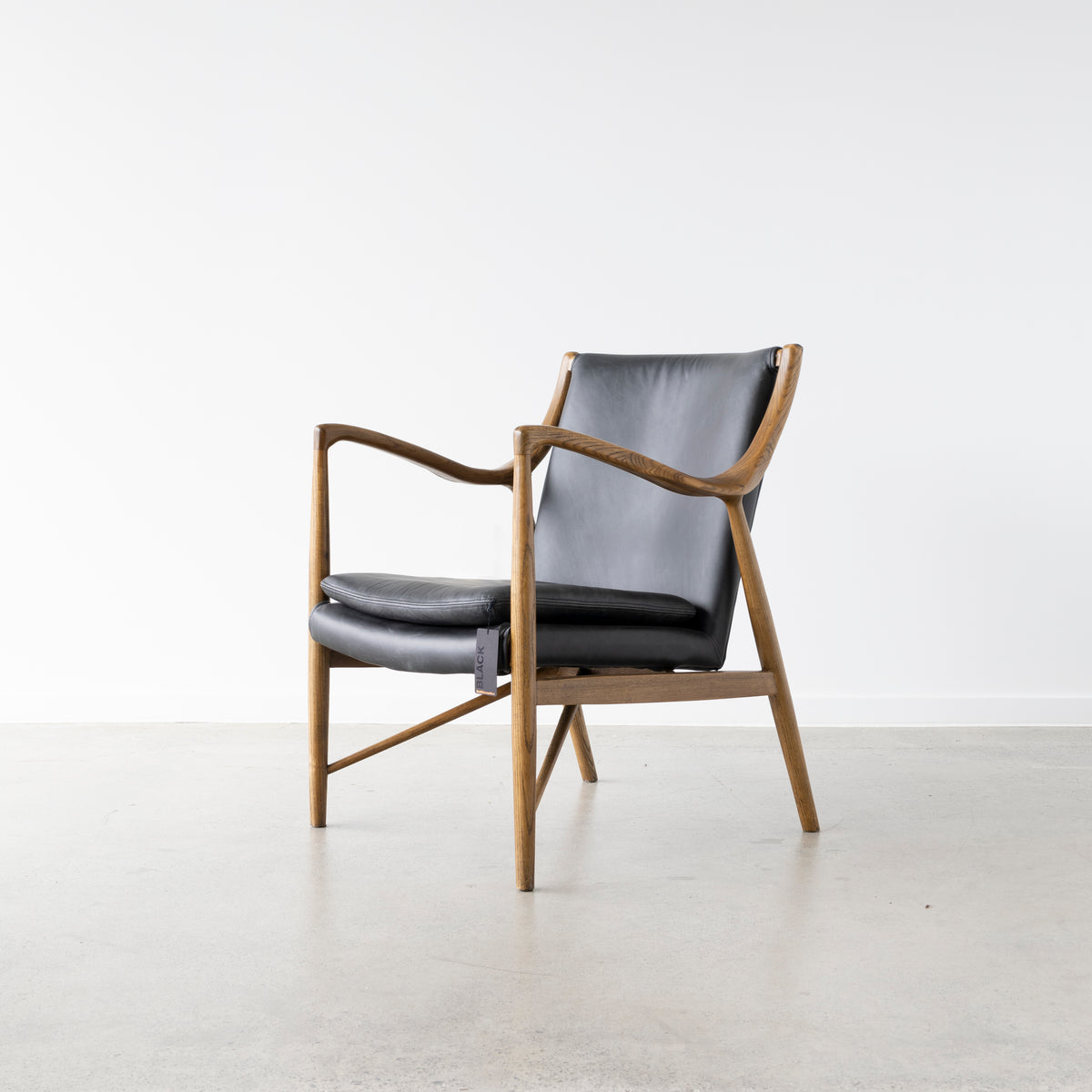 Luxury aniline leather chair with natural color variation