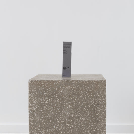 Aromatic hydrating hand cream with shea butter and camomile