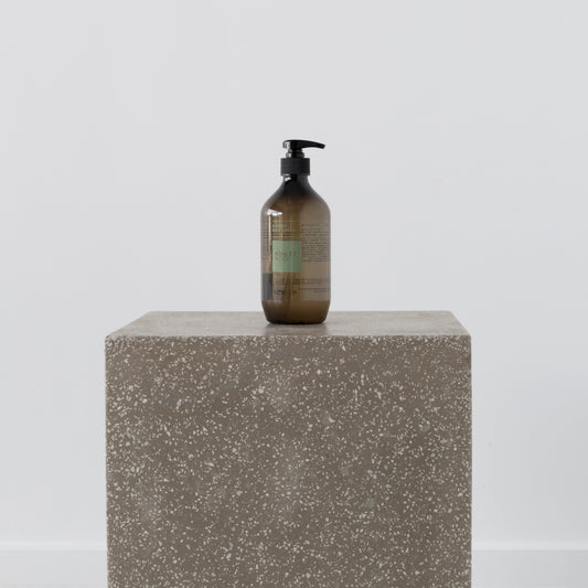 Organic borage, olive leaf, and aloe nourishing wash