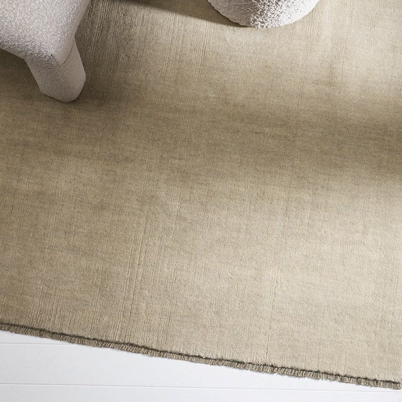 Sandringham hand-knotted wool rug in neutral fog