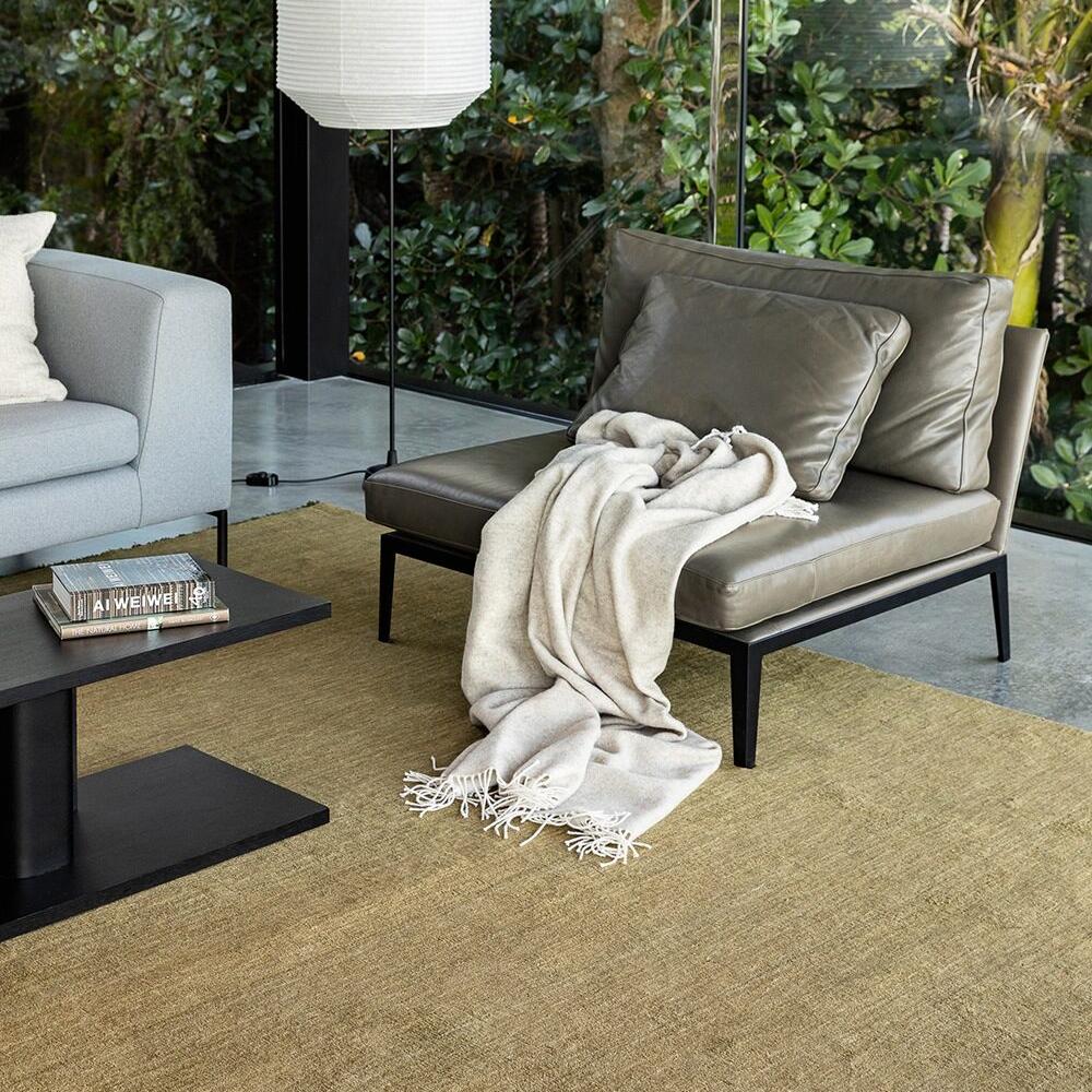 Luxurious Sandringham rug in deep moss tones – BLACK Concept Store