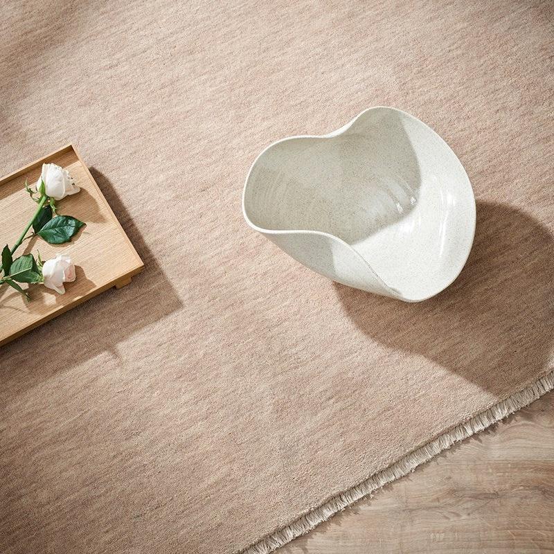 Sandringham blush wool floor rug with cut pile and fringing – BLACK Concept Store