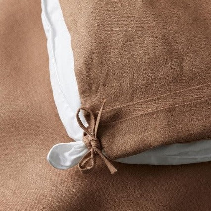 Soft, prewashed linen quilt cover with aero finish