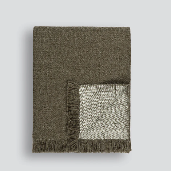Chester Throw in wool blend with fringed edge