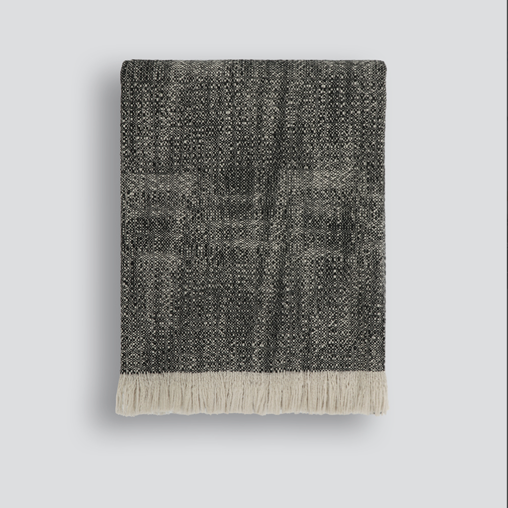 Handwoven dual-tone wool throw – BLACK Concept Store