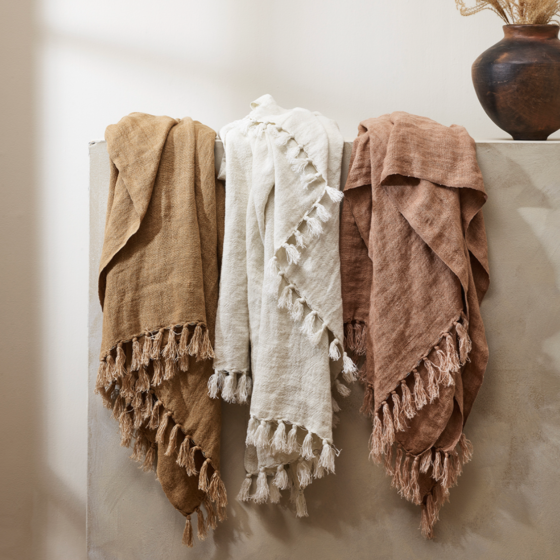 Millhouse handwoven linen throw in natural tones – BLACK Concept Store