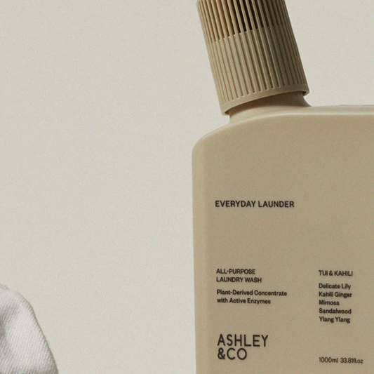 Everyday Launder plant-based laundry detergent bottle