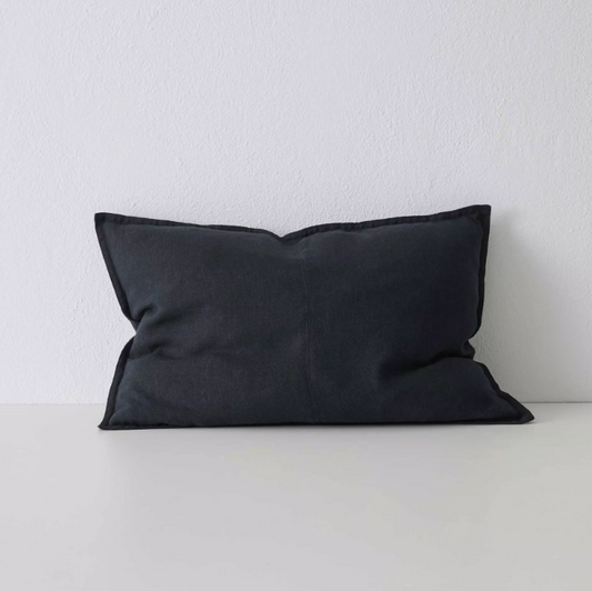 Shop the Como cushion – premium European linen, stonewashed for soft texture, with French seam detailing. Available in 50x50cm, 60x60cm, and 40x60cm lumbar sizes.
