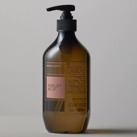 Gentle shampoo enriched with essential oils and Pro Vitamin B5
