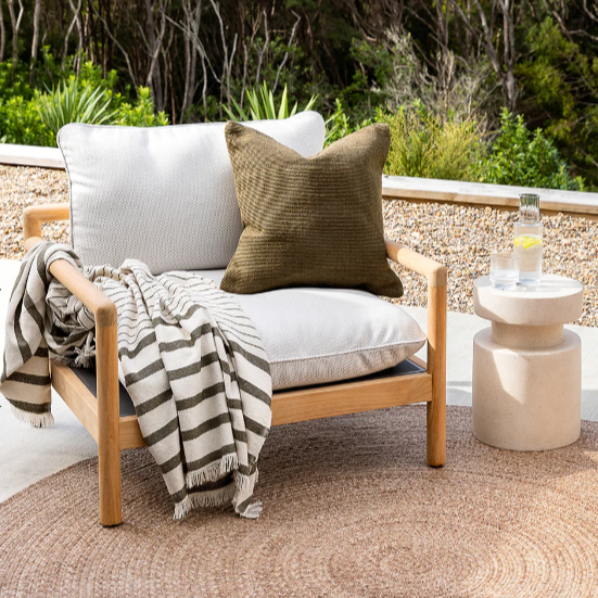 Sustainable blanket crafted from 48 recycled plastic bottles