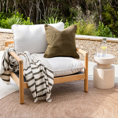 Sustainable blanket crafted from 48 recycled plastic bottles