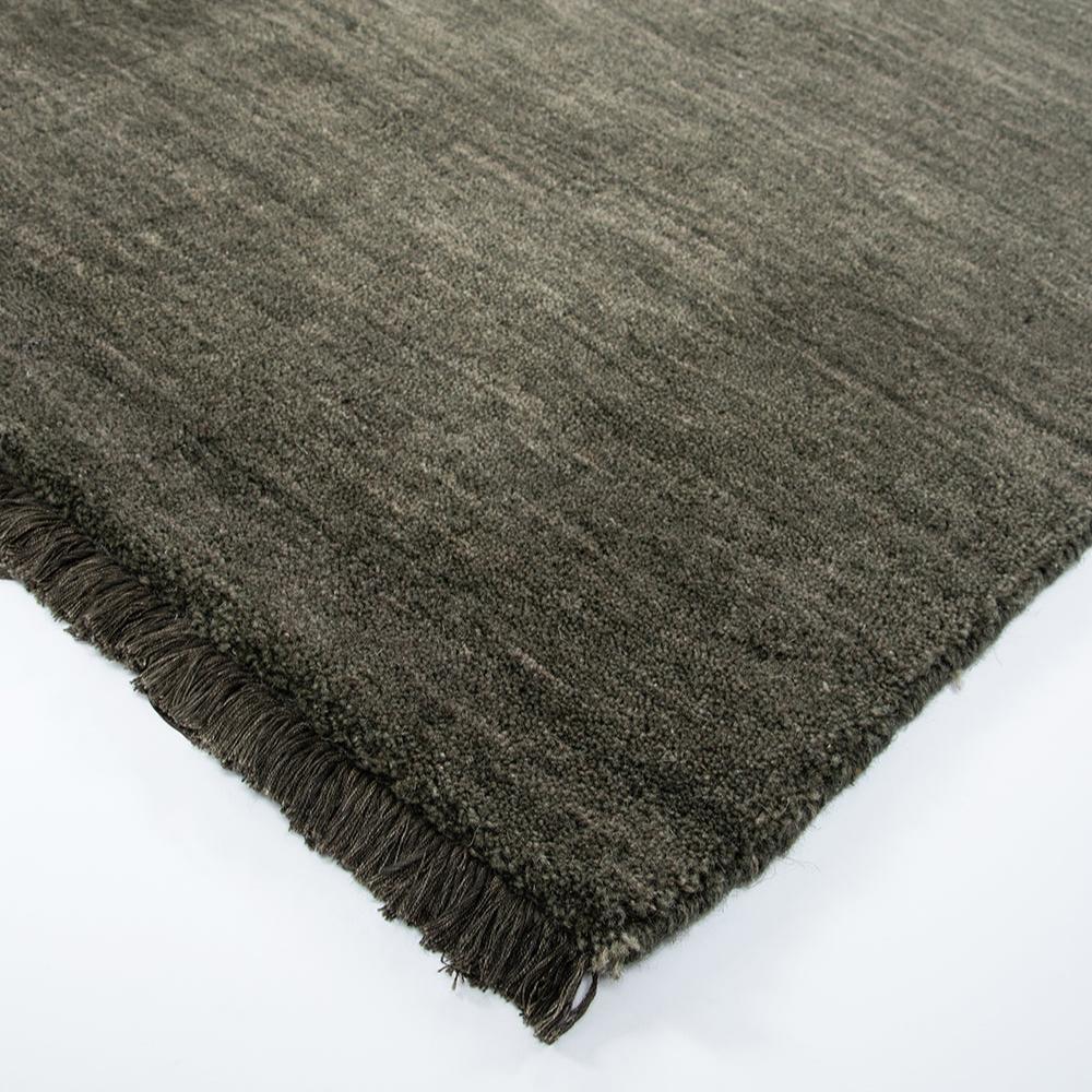 Loom-knotted wool rug with fringe detail in forest green – BLACK Concept Store