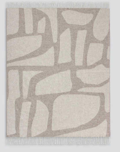 Pebble-inspired soft wool throw in fawn and ecru – BLACK Concept Store