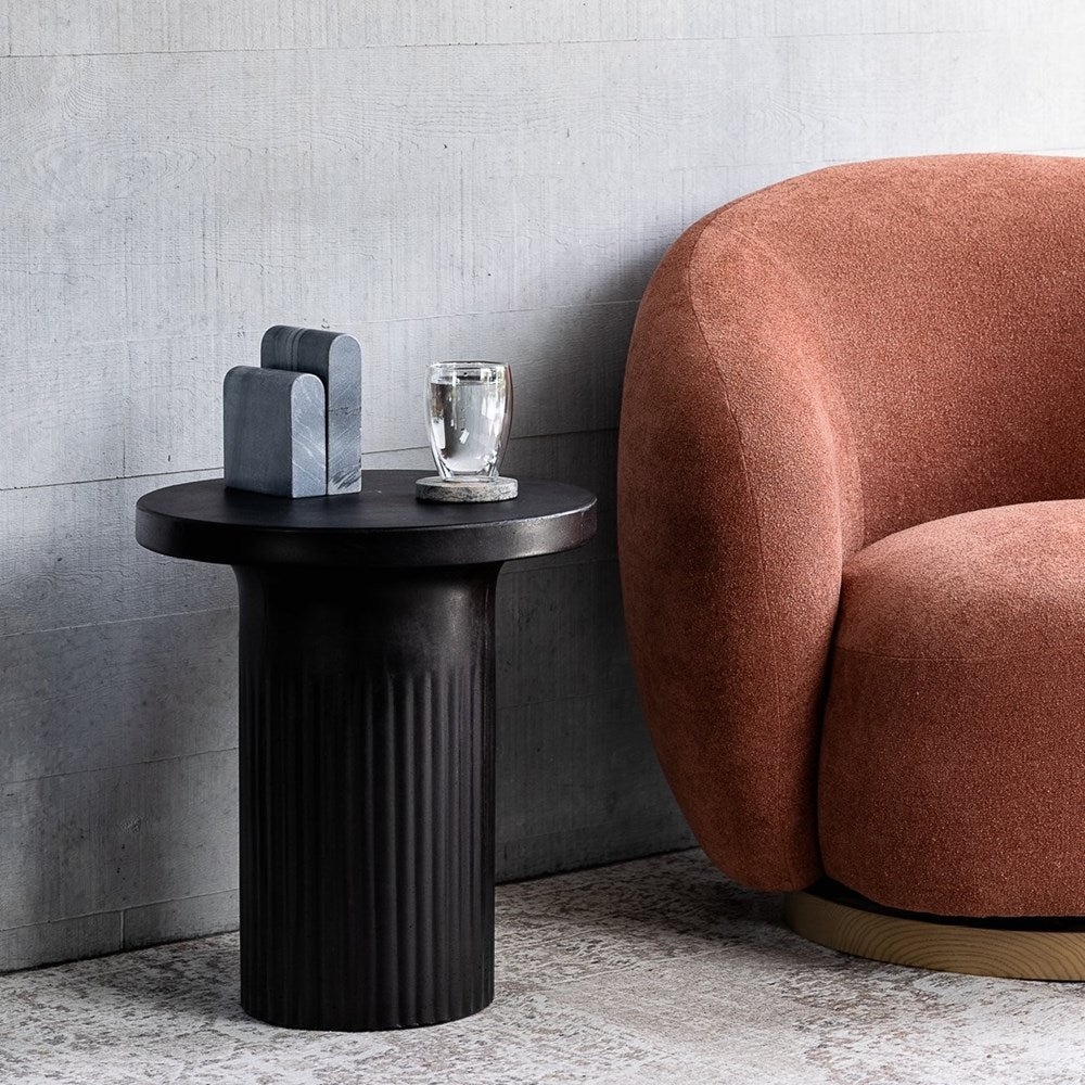 Roma Side Table in concrete with minimalist design