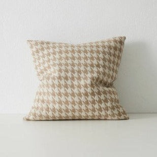 Giovanni Bouclé Cushion in Oatmeal houndstooth pattern