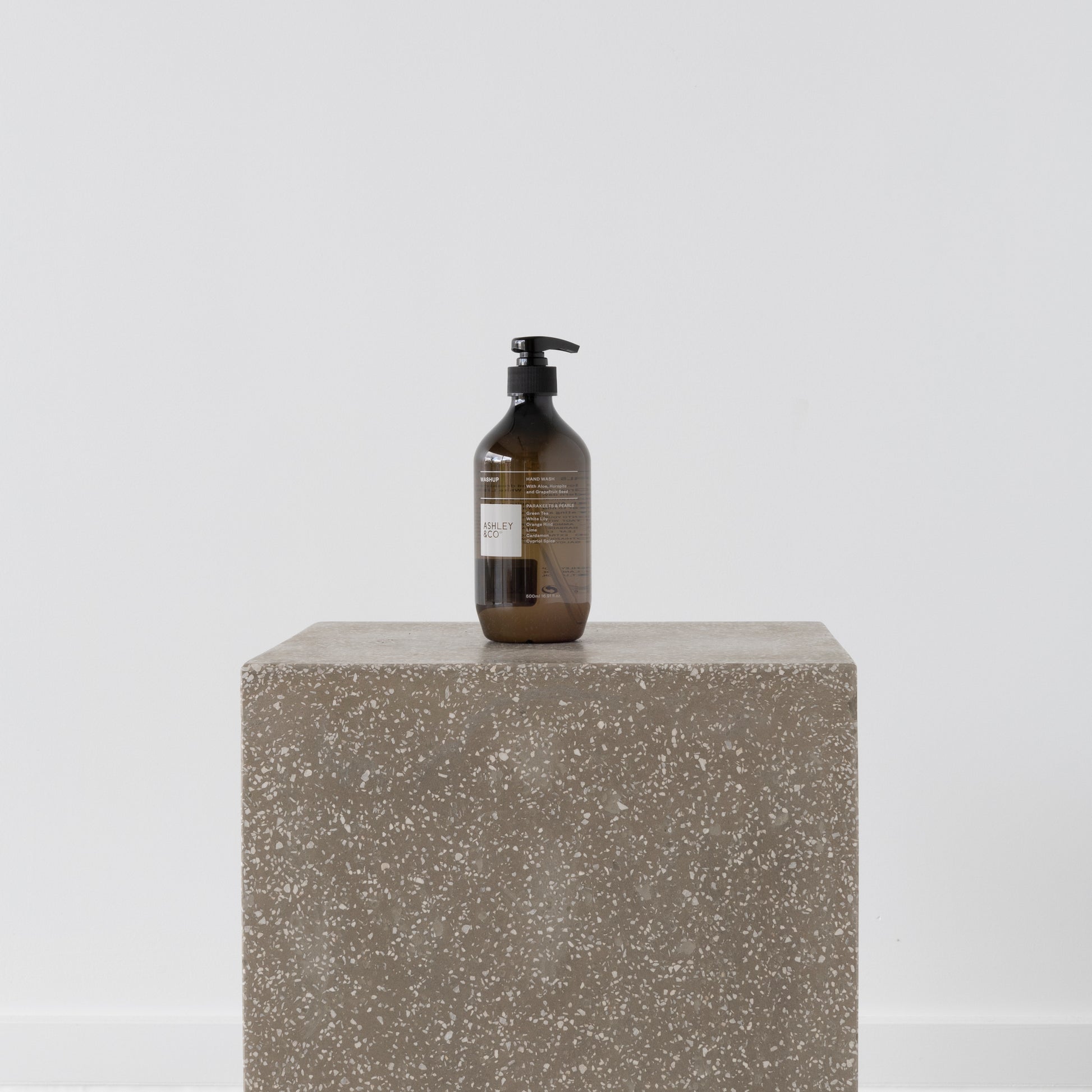 Aromatic hand wash with aloe, horopito, and grapefruit seed