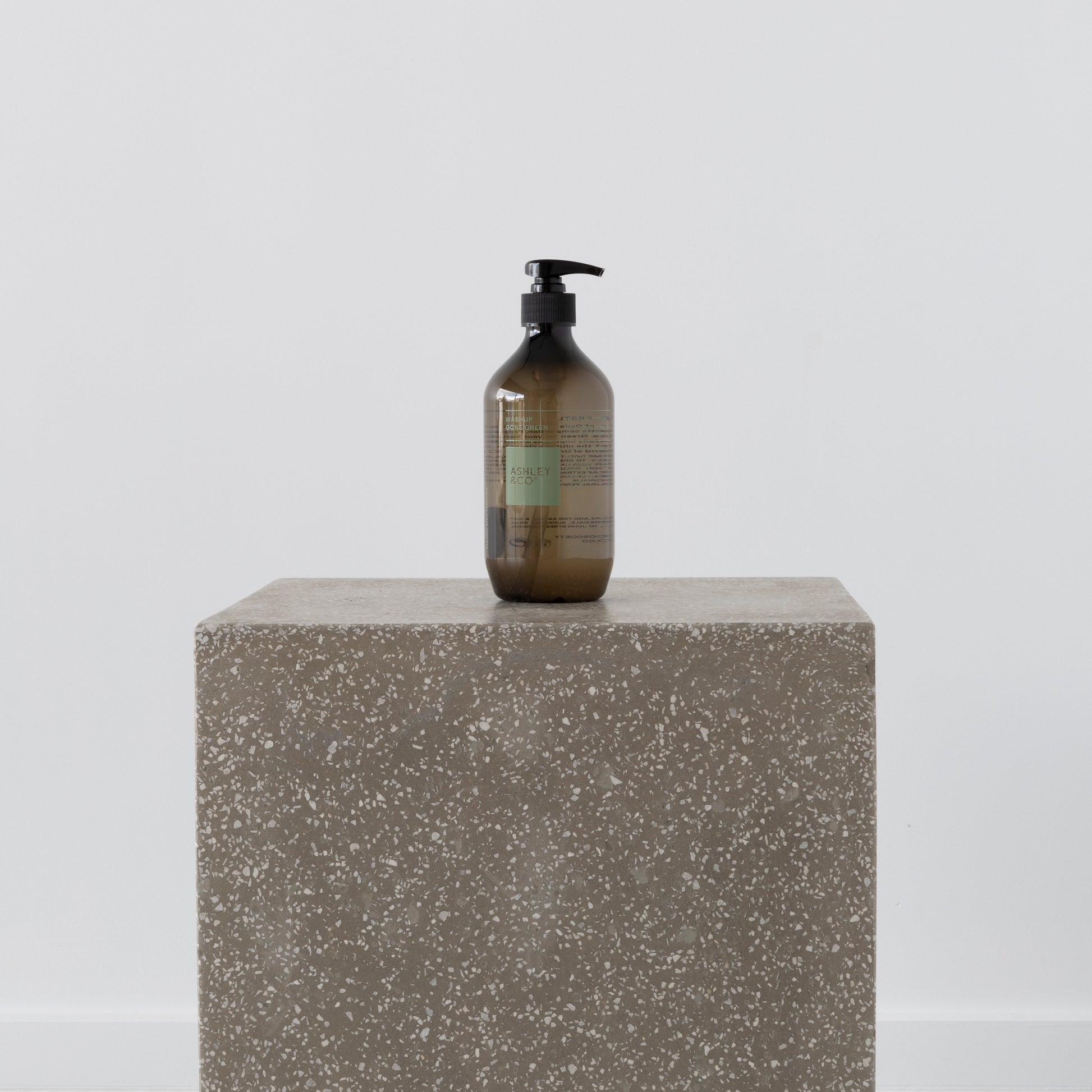 Organic borage, olive leaf, and aloe nourishing wash