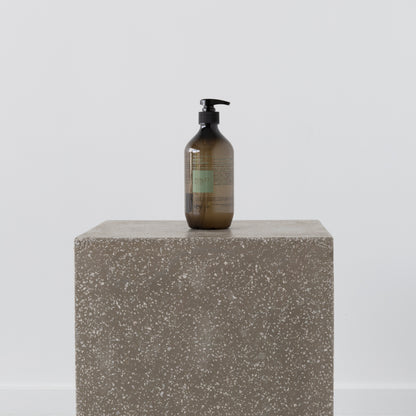 Organic borage, olive leaf, and aloe nourishing wash