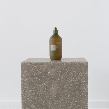 Dishwashing scene with Insink natural dish wash