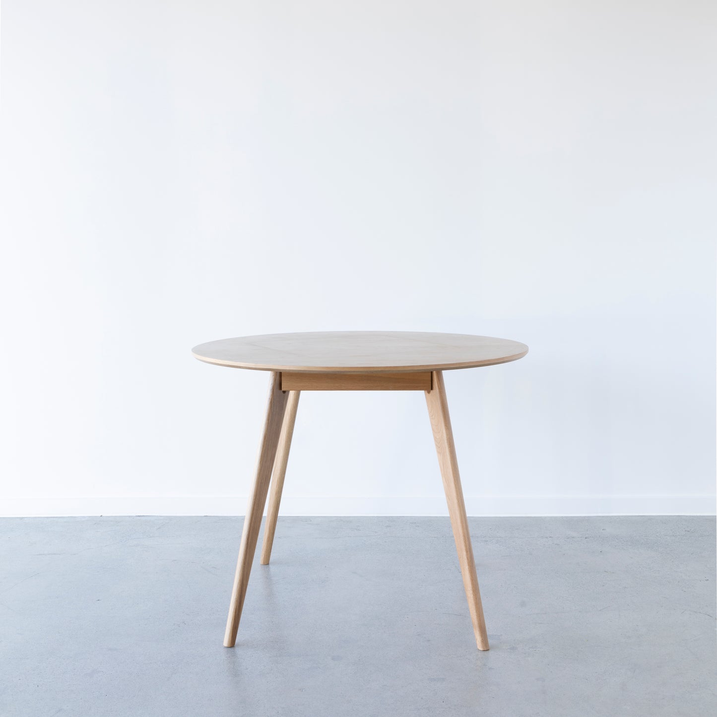 Small round oak dining table seating 4