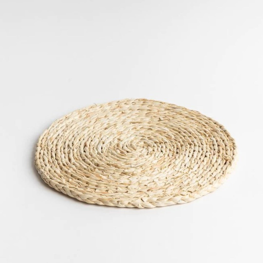 Round natural seagrass placemat