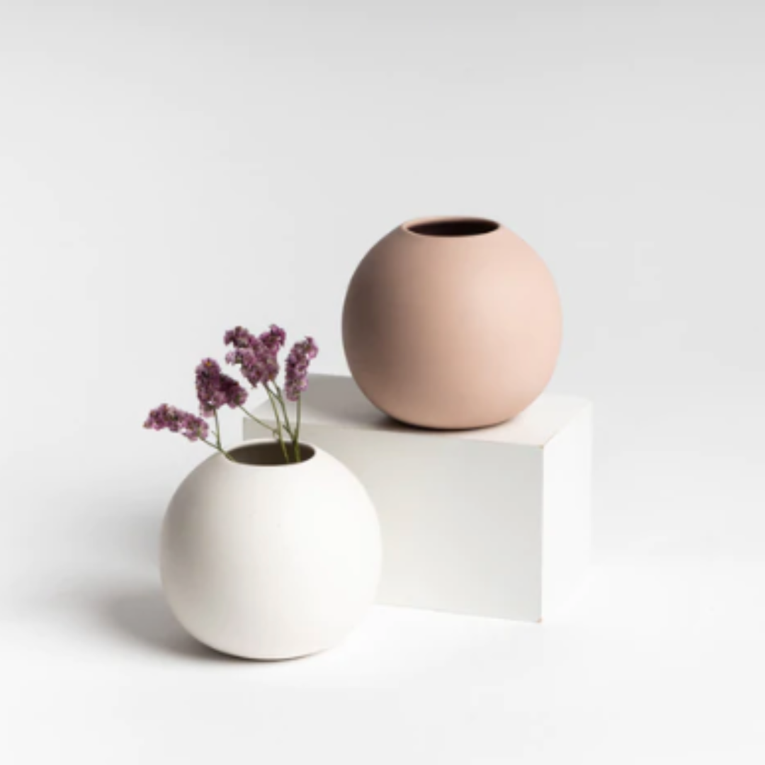 Boban Vase showcasing its watertight design