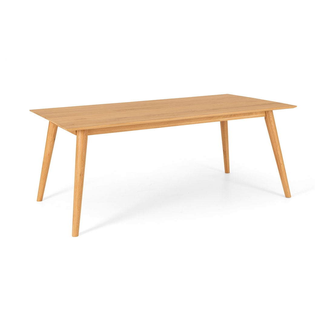 Nordik Dining Table in solid oak with matt finish